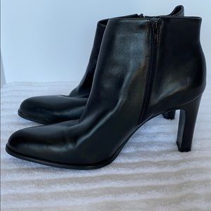 Maripe black leather booties